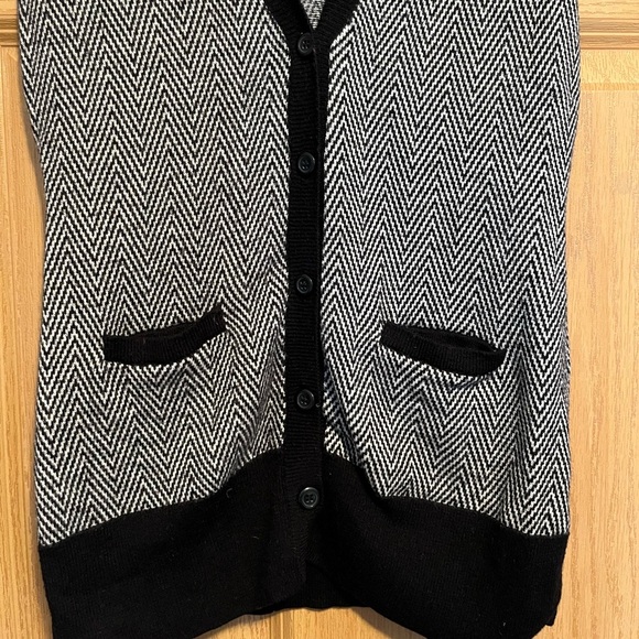 Chevron Knitted V Neck Vest - Picture 2 of 11